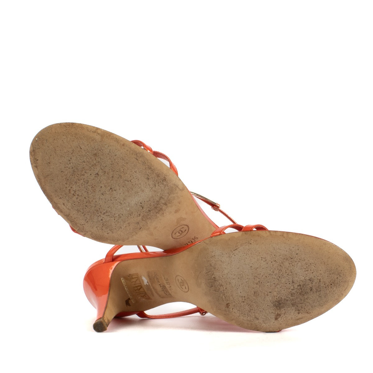 Sandales à talon mules Chanel en cuir verni corail avec logo CC doré - Taille 39,5