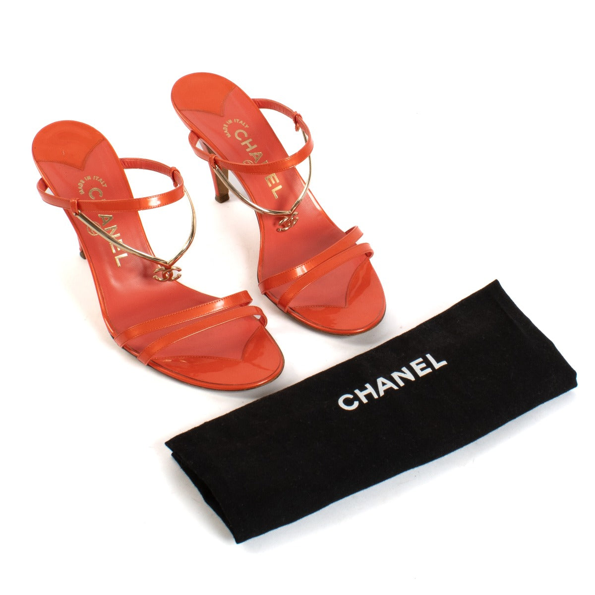 Sandales à talon mules Chanel en cuir verni corail avec logo CC doré - Taille 39,5