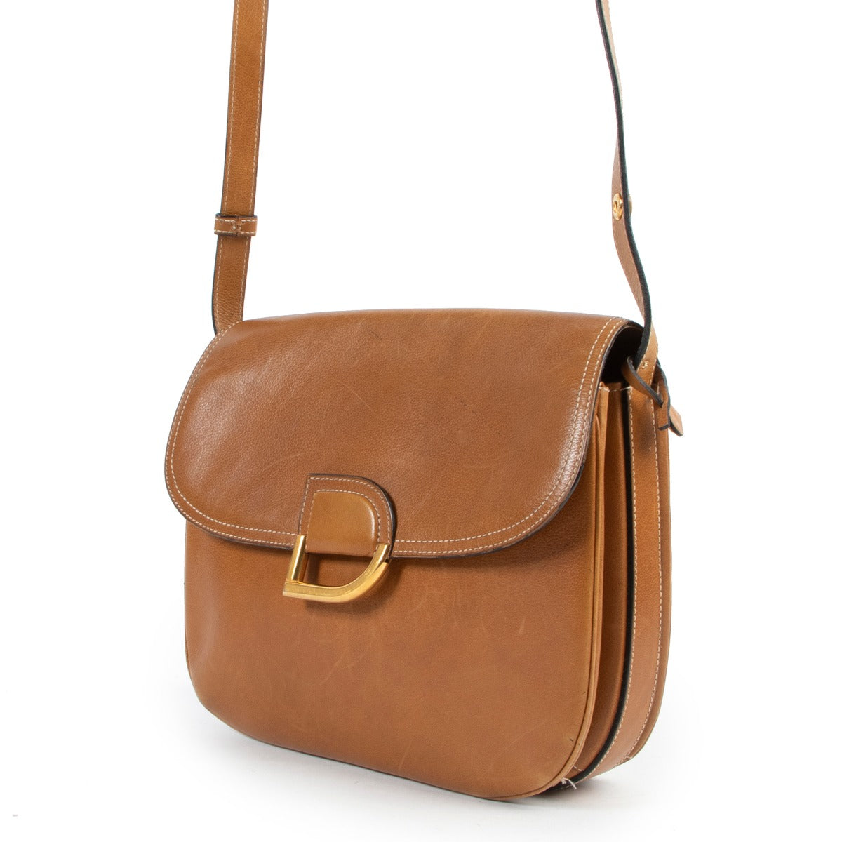 Buy and sell authentic secondhand Delvaux bags at Labellov vintage fashion webshop for a reasonable price. Koop en verkoop authentieke tweedehands Delvaux tassen bij Labellov vintage mode webshop aan de beste prijs.