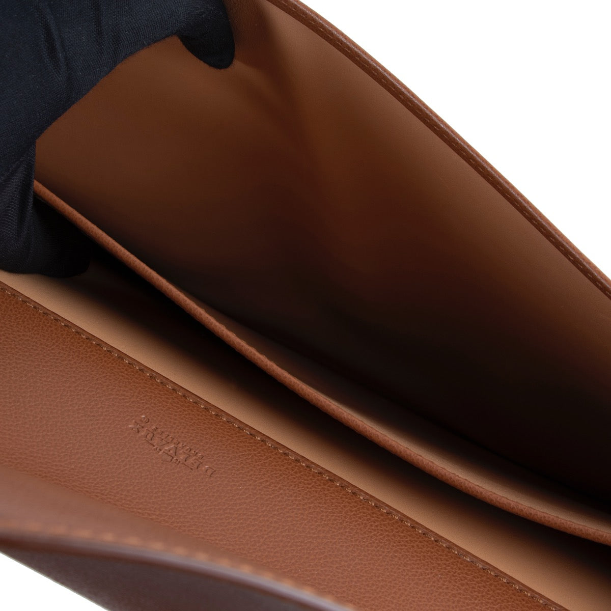 Shop safe online 100% authentic Delvaux Cognac Top Handle Briefcase in very good, excellent condition at the right price at Labellov in Antwerp.