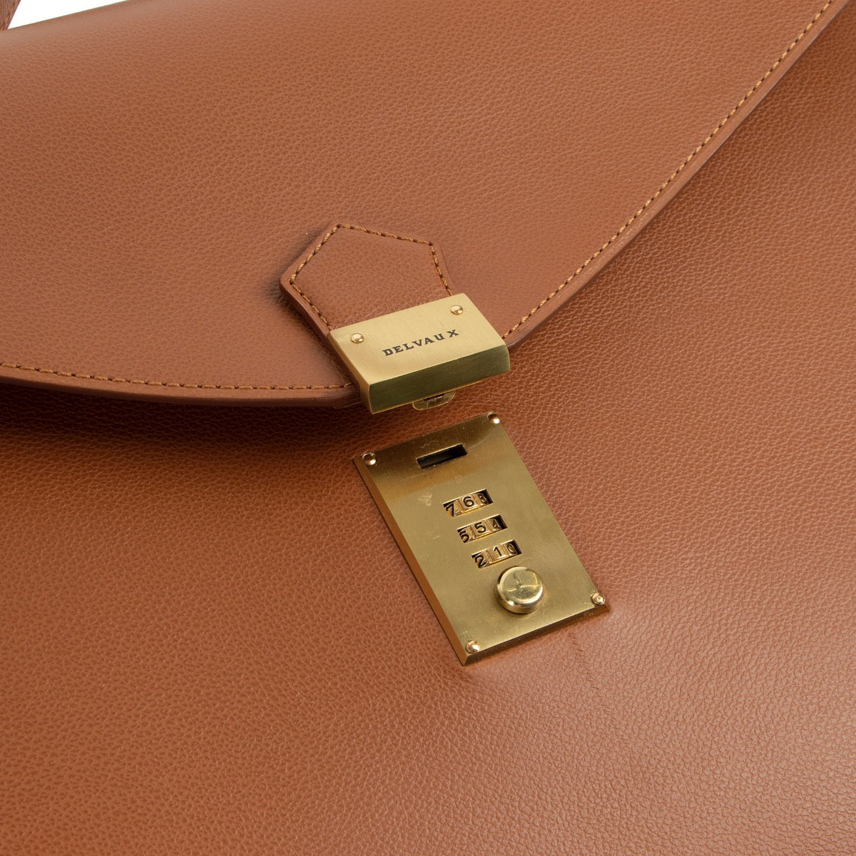 Shop safe online 100% authentic Delvaux Cognac Top Handle Briefcase in very good, excellent condition at the right price at Labellov in Antwerp.