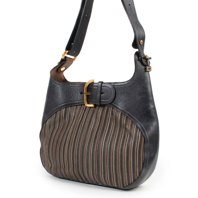 Shop safe online 100% authentic Delvaux Blue Toile De Cuir Chardonnay Shoulder Bag in good preloved condition at the right price at Labellov in Antwerp.