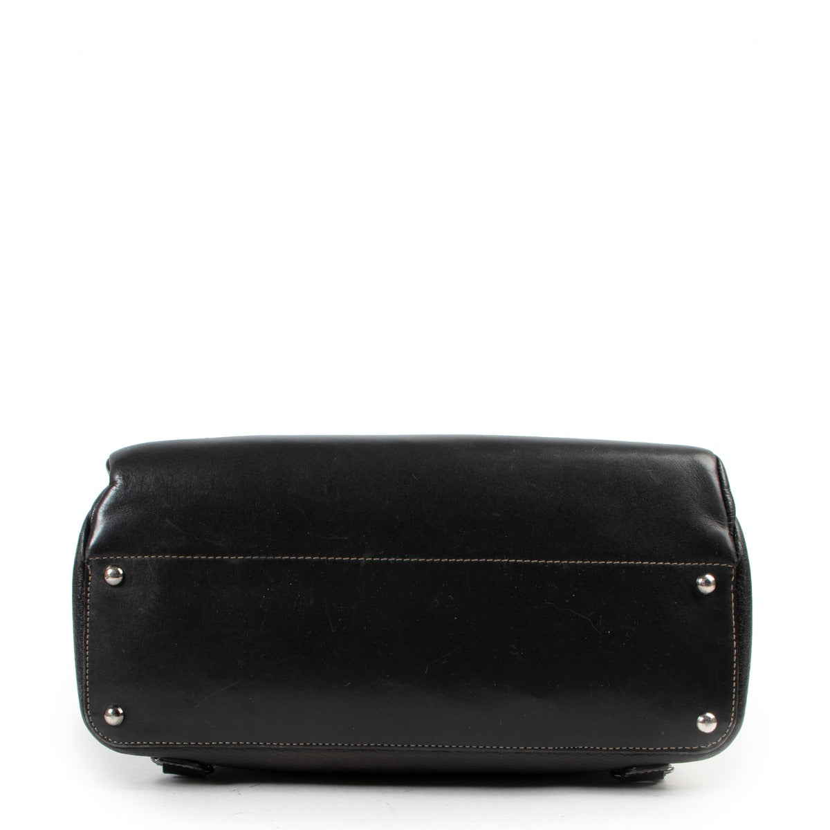 Buy authentic secondhand Delvaux bags at Labellov vintage fashion webshop for the lowest price. Koop authentieke tweedehands Delvaux tassen bij Labellov vintage mode webshop aan de laagste prijs.