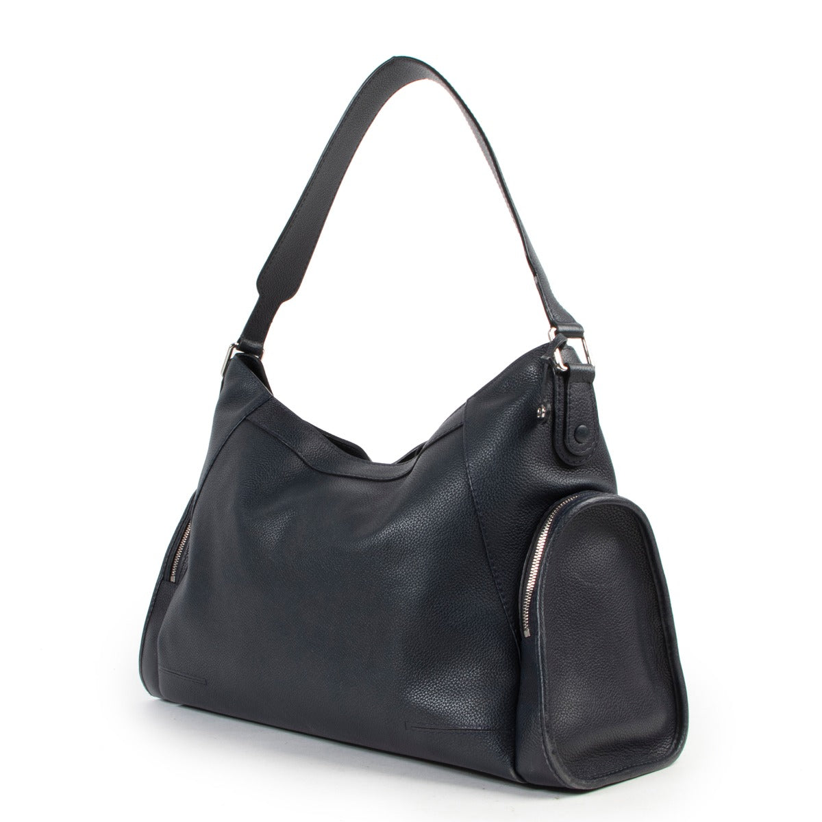 Buy authentic secondhand Delvaux bags at Labellov vintage fashion webshop for the lowest price. Koop authentieke tweedehands Delvaux tassen bij Labellov vintage mode webshop aan de laagste prijs.