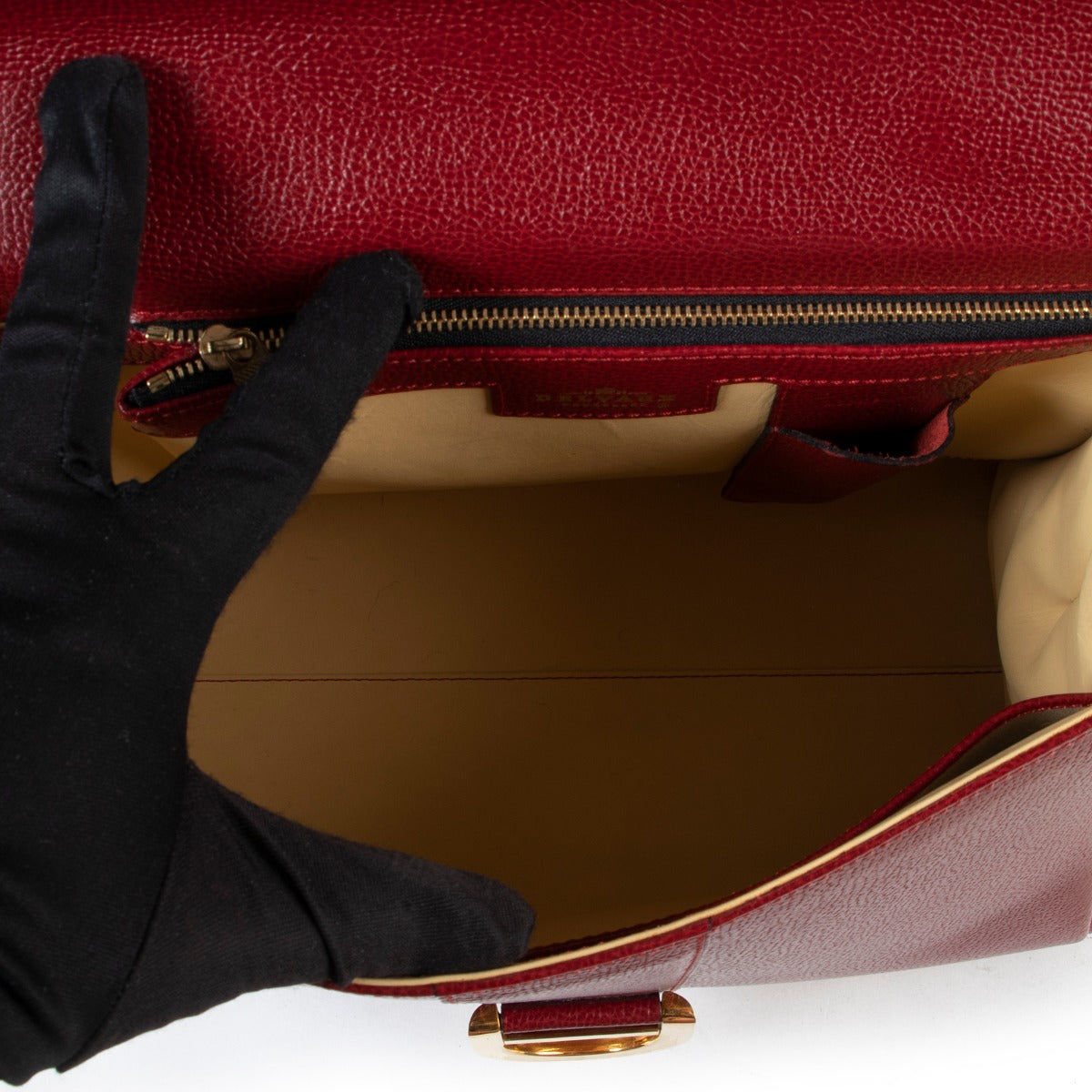 Buy authentic secondhand Delvaux Brillant bags at Labellov vintage fashion webshop for the lowest price. Koop authentieke tweedehands Delvaux Brillant tassen bij Labellov vintage mode webshop aan de laagste prijs.