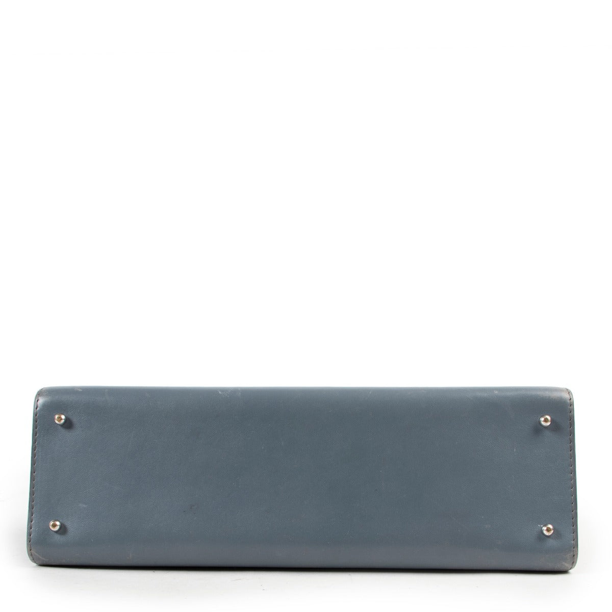 Buy Delvaux in an authentic way on Labellov.