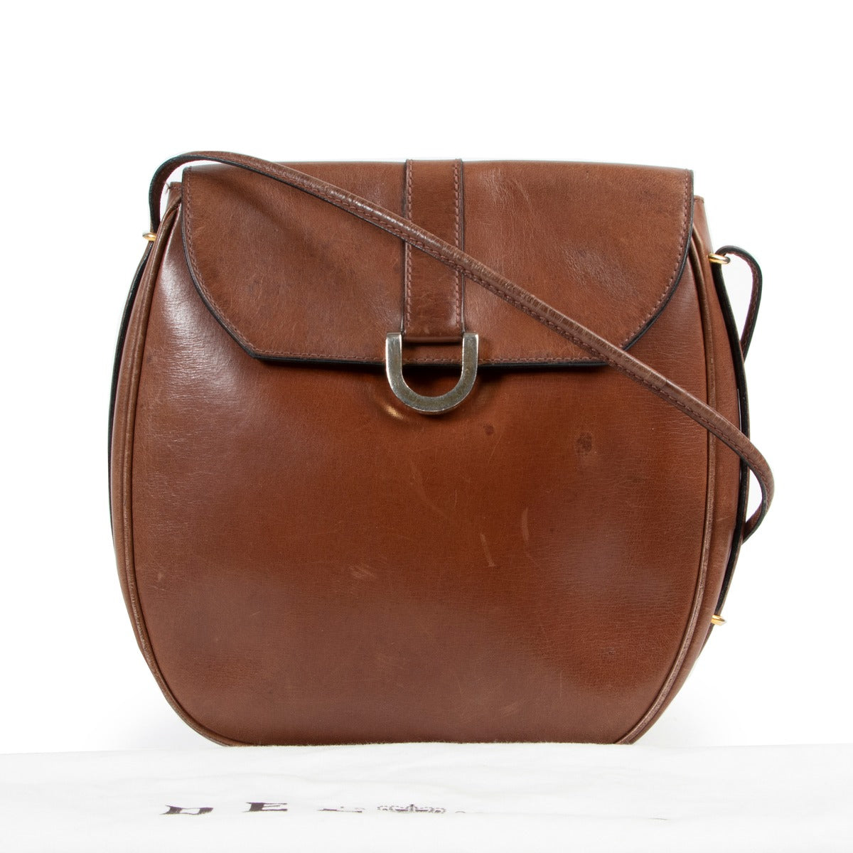 Buy and sell your designer vintage items for a reasonable price at Labellov, online or in store.