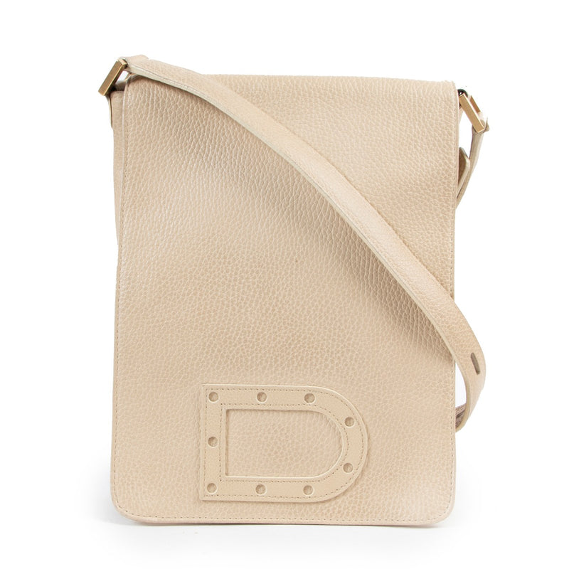 Buy authentic secondhand Delvaux bags at Labellov vintage fashion webshop for the lowest price. Koop authentieke tweedehands Delvaux tassen bij Labellov vintage mode webshop aan de laagste prijs.