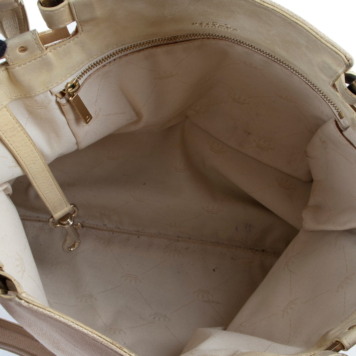 Buy authentic secondhand Delvaux bags at Labellov vintage fashion webshop for the best price.