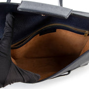 Buy and sell authentic secondhand Delvaux bags at Labellov vintage fashion webshop for the lowest price such as this Delvaux Blue Crossbody. Koop en verkoop authentieke tweedehands Delvaux tassen bij Labellov vintage mode webshop aan de laagste prijs.