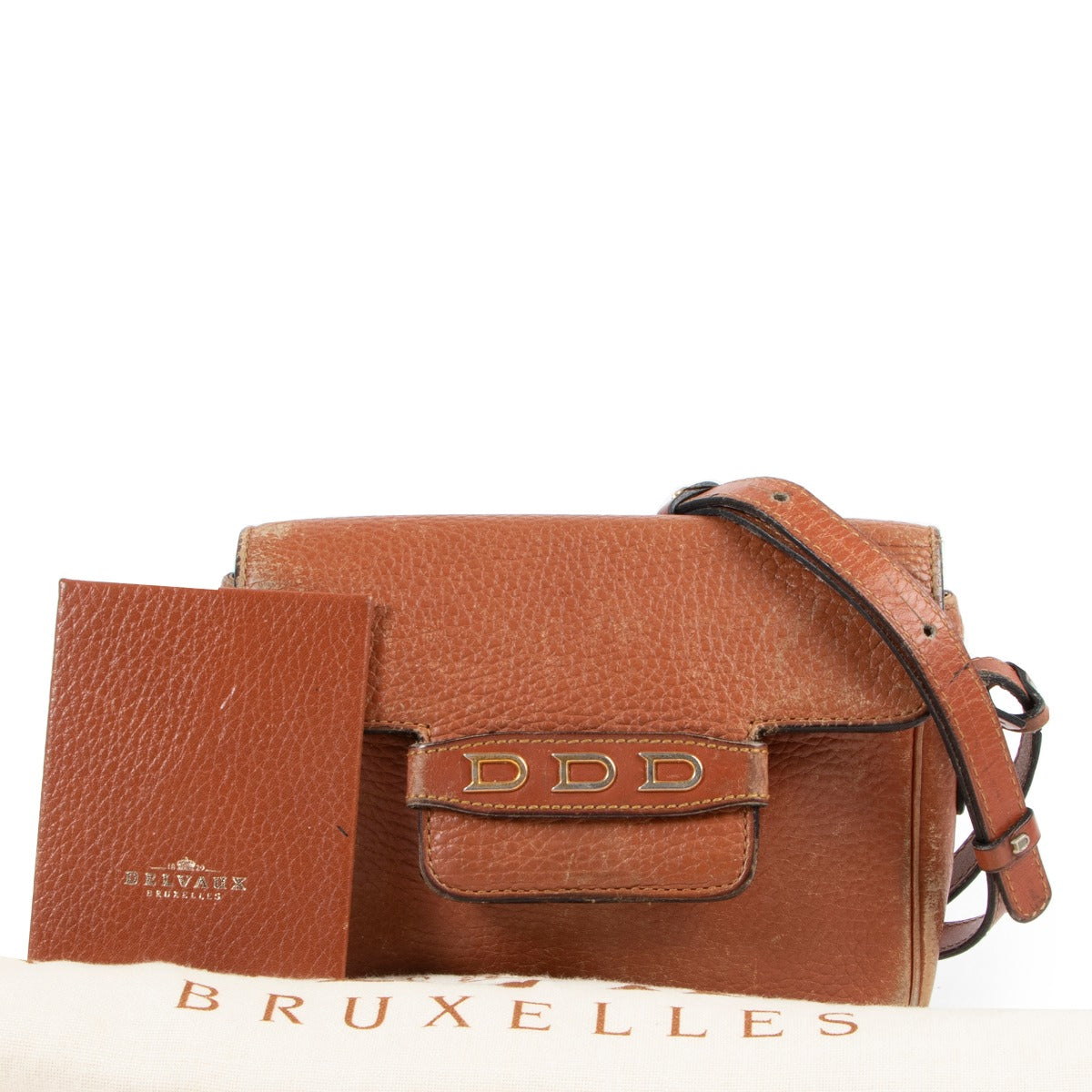 Buy or sell authentic secondhand Delvaux bags at Labellov vintage fashion webshop for the lowest price. Koop of verkoop authentieke tweedehands Delvaux tassen bij Labellov vintage mode webshop aan de laagste prijs.