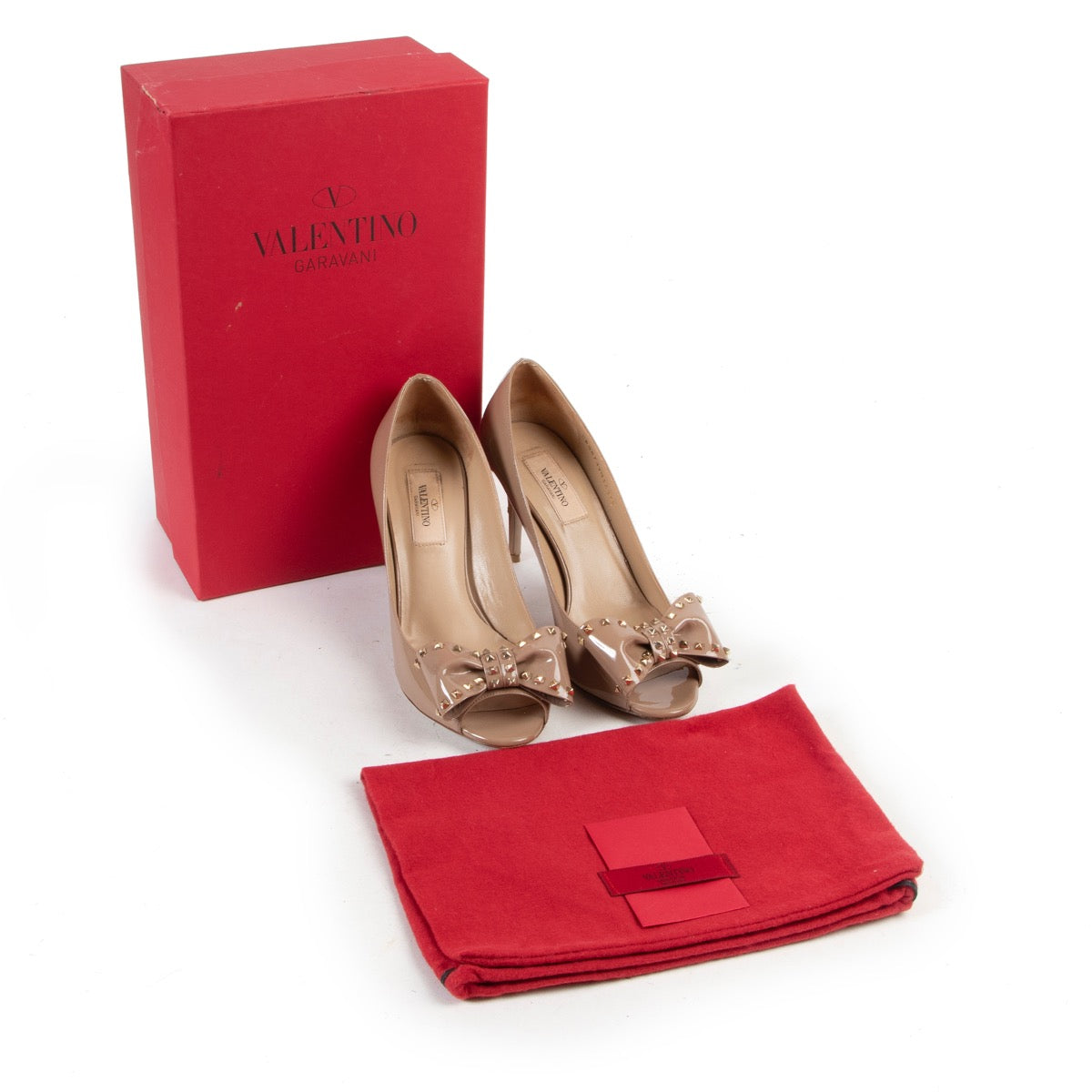 Buy online Valentino Beige Studded Bow Pumps in a safe way. Shop authentic Valentino Beige Studded Bow Pumps online safely. Shop second hand Valentino Beige Studded Bow Pumps online.