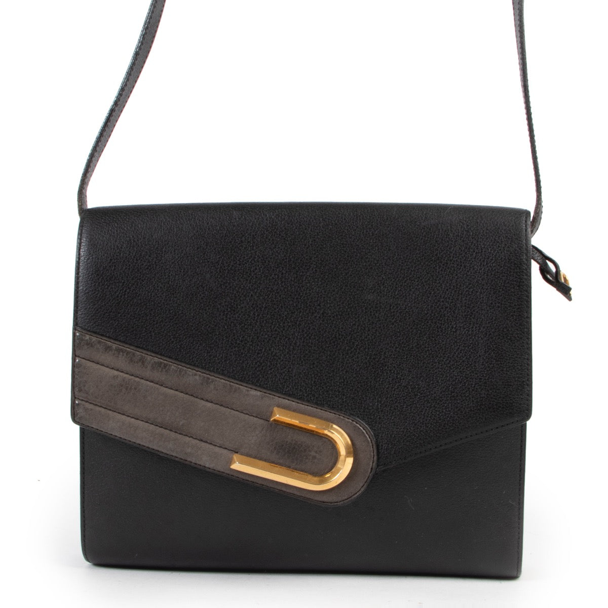 Safely purchase a used one Delvaux Black Leather Crossbody. Buy online in a reliable way a Delvaux Black Leather Crossbody. Buy in a safe site and easy way a Delvaux Black Leather Crossbody