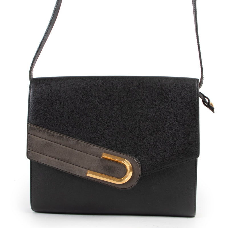 Safely purchase a used one Delvaux Black Leather Crossbody. Buy online in a reliable way a Delvaux Black Leather Crossbody. Buy in a safe site and easy way a Delvaux Black Leather Crossbody
