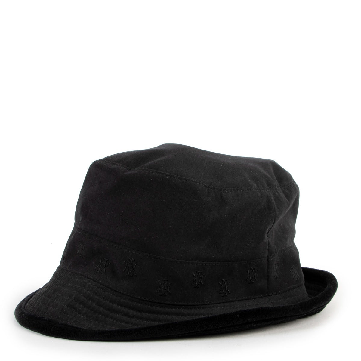 Black bucket hat in very good condition