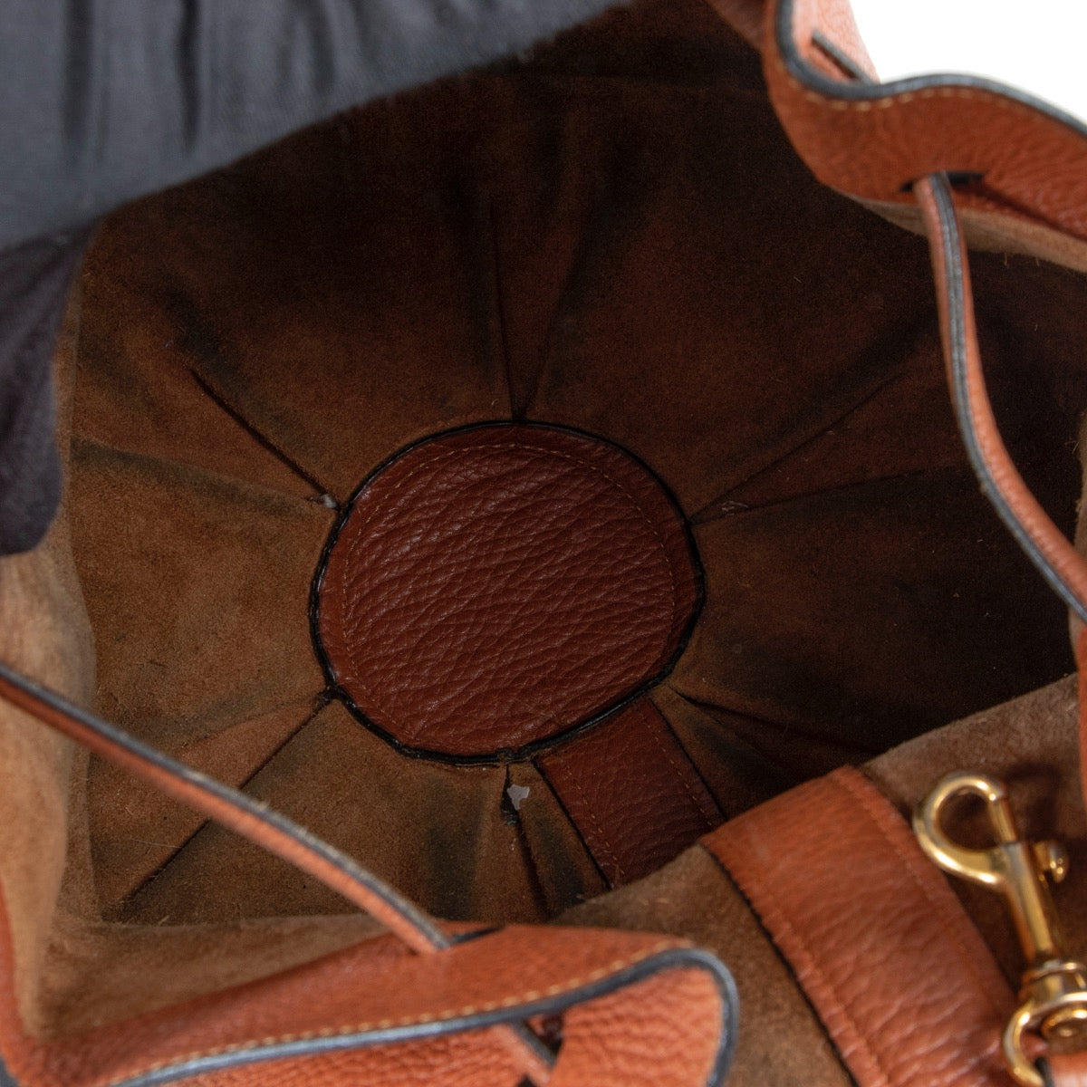 Safely purchase a used one Delvaux cognac Bucket Shoulder bag. Buy online in a reliable way a Delvaux cognac Bucket Shoulder bag. Buy in a safe site and easy way a Delvaux cognac Bucket Shoulder bag