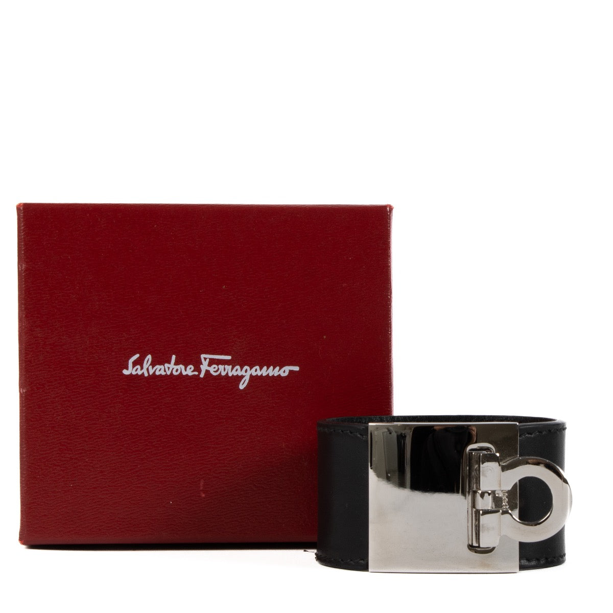 Shop now your favourite 100% authentic Ferragamo Black Leather Gianco Bracelet at Labellov.