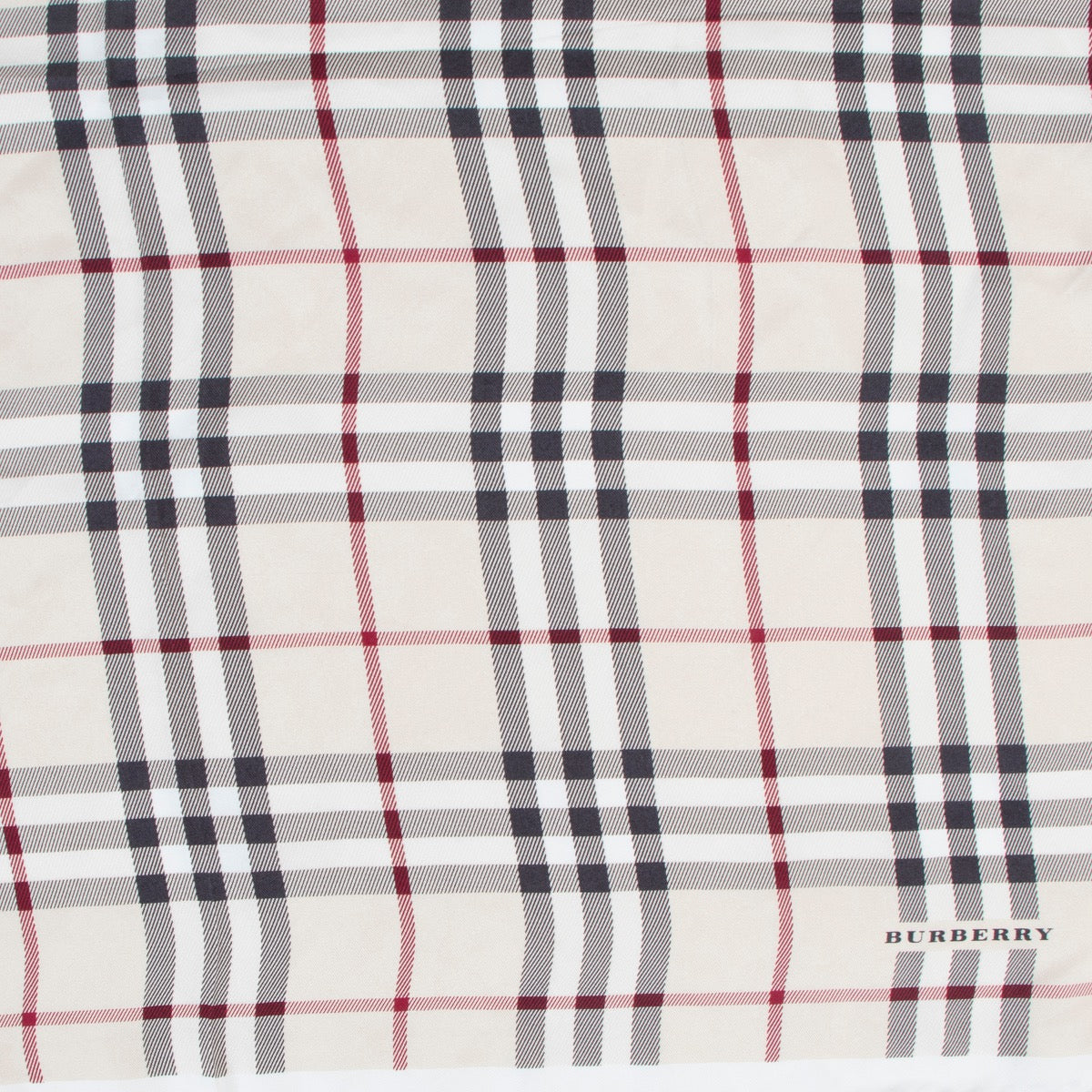 Shop safe online at Labellov in Antwerp this 100% authentic second hand Burberry Beige Check Square Silk Scarf