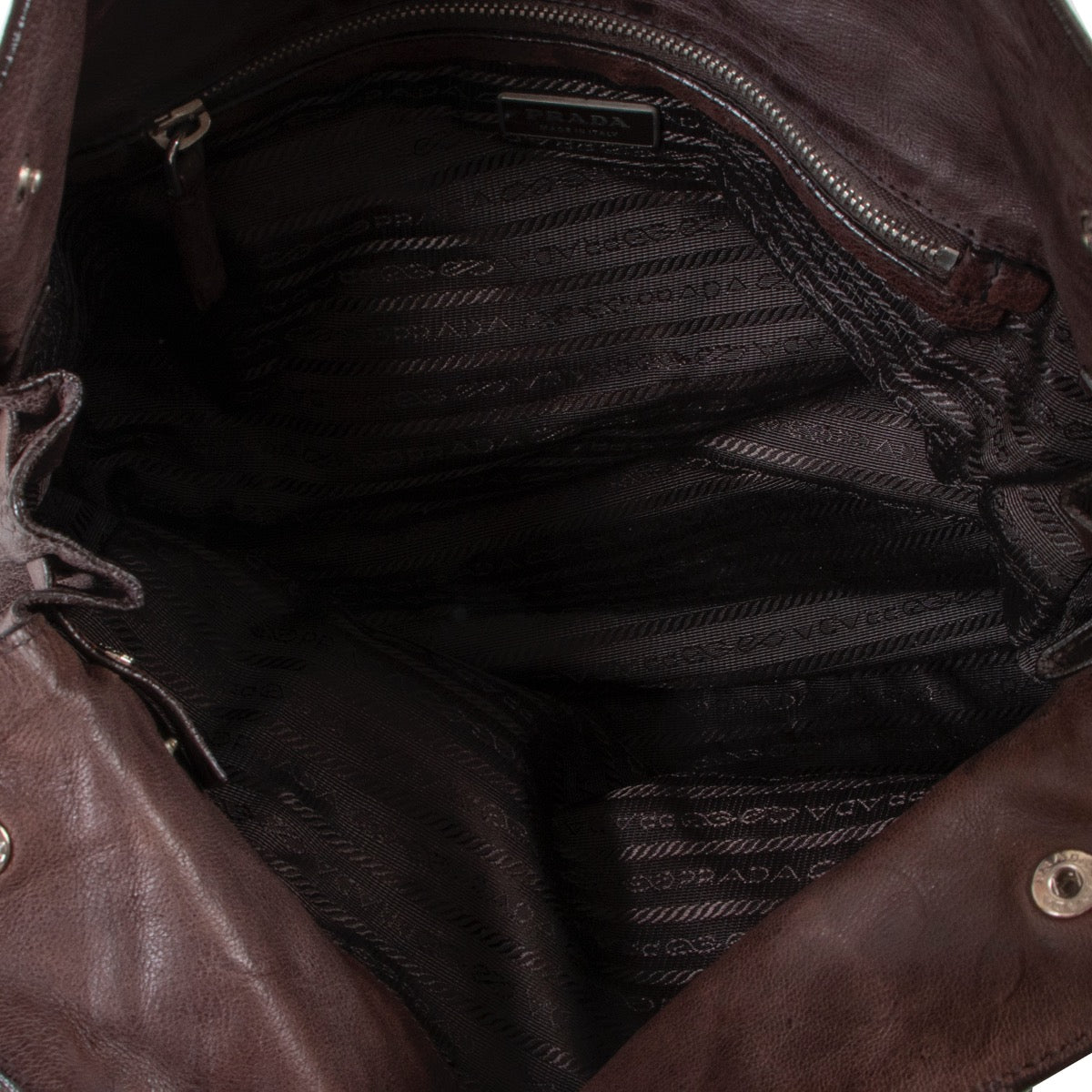 Buy and sell your authentic designer items such as this Prada Brown Shoulder Bag only online or in store at Labellov secondhand luxury in Antwerp.