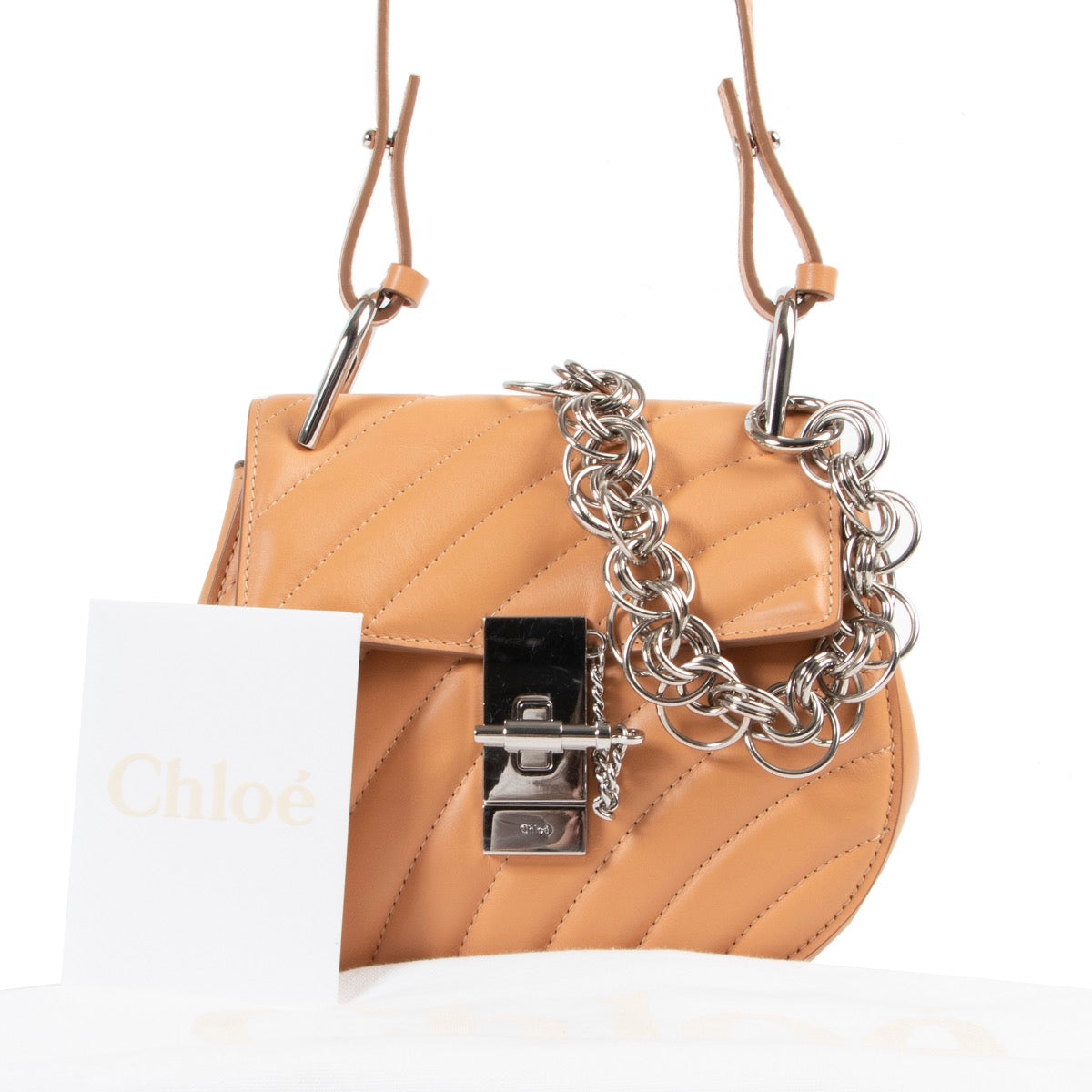 Buy authentic secondhand Chloé bags at Labellov vintage fashion webshop for the lowest price. Koop authentieke tweedehands Chloé tassen bij Labellov vintage mode webshop aan de laagste prijs.