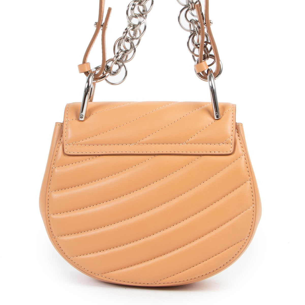 Buy authentic secondhand Chloé bags at Labellov vintage fashion webshop for the lowest price. Koop authentieke tweedehands Chloé tassen bij Labellov vintage mode webshop aan de laagste prijs.