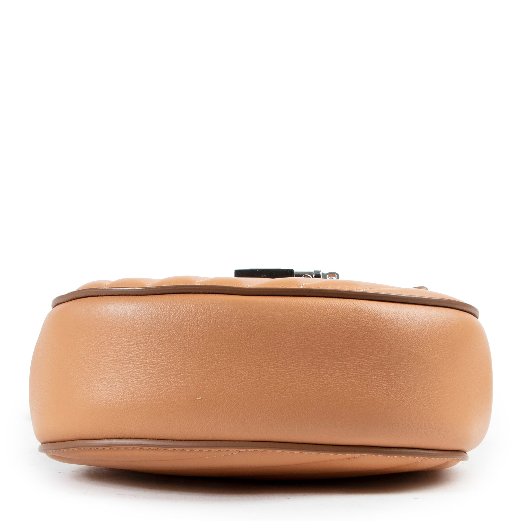 Buy authentic secondhand Chloé bags at Labellov vintage fashion webshop for the lowest price. Koop authentieke tweedehands Chloé tassen bij Labellov vintage mode webshop aan de laagste prijs.