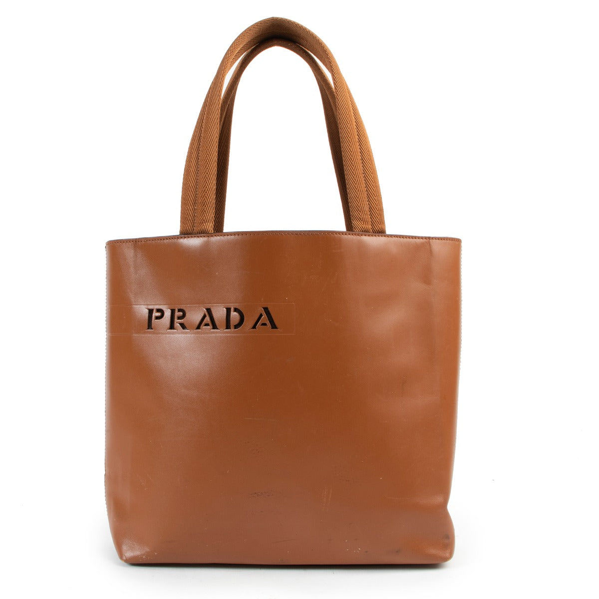 Buy and sell authentic secondhand Prada bags at Labellov vintage fashion webshop for the lowest price. Koop en verkoop authentieke tweedehands Prada tassen bij Labellov vintage mode webshop aan de laagste prijs.