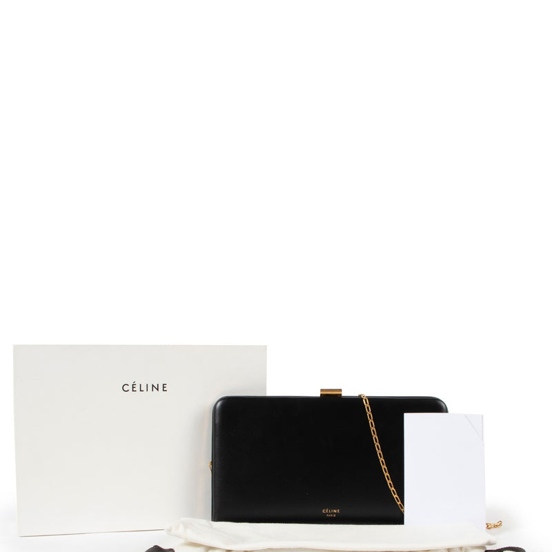 Buy and sell your designer items for a reasonable price at Labellov in store or online. Koop of verkoop jouw designer items voor een goede prijs bij Labellov in de winkel of online.