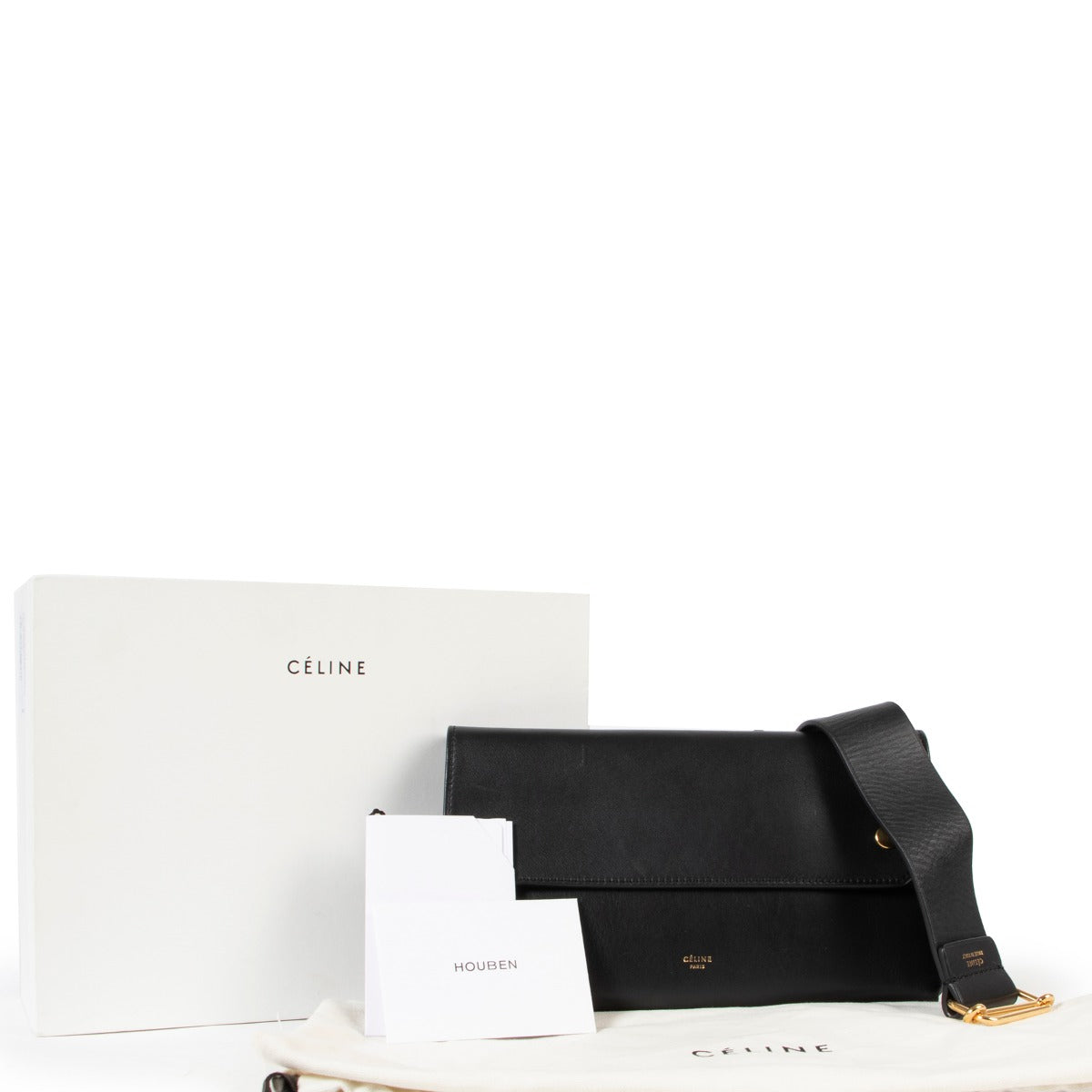 Buy and sell your designer items at labellov for a reasonable price. Give your items a secondhome at Labellov. Buy this Céline Black Clutch On Chain.