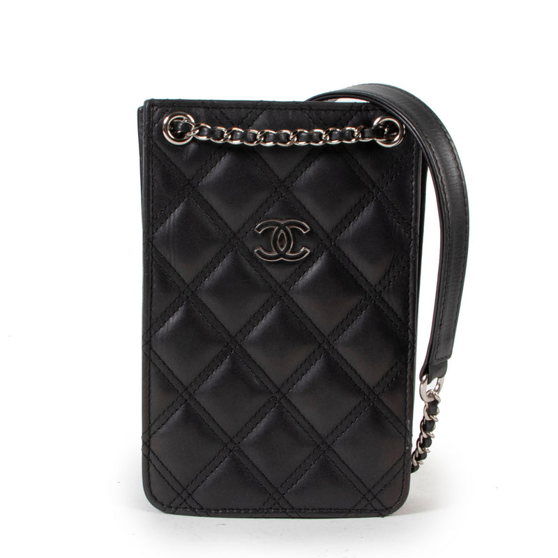 Chanel Zwarte Gewatteerde Crossbody Telefoonhoes