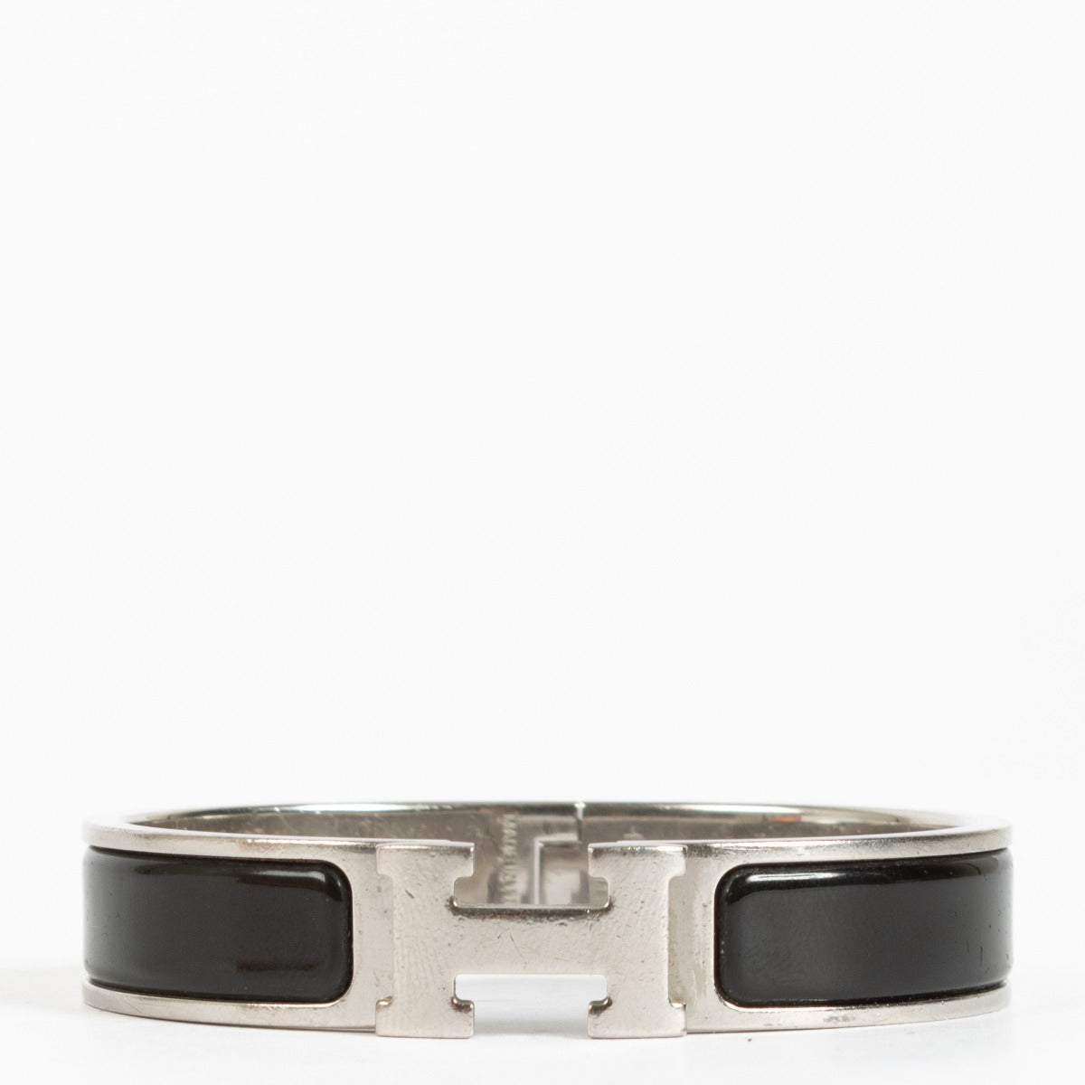 Shop the authentic Hermès Clic H PM Bracelet in black enamel with palladium hardware at Labellov