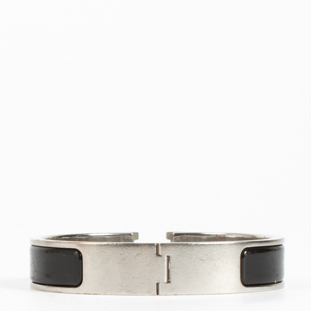 Shop the authentic Hermès Clic H PM Bracelet in black enamel with palladium hardware at Labellov