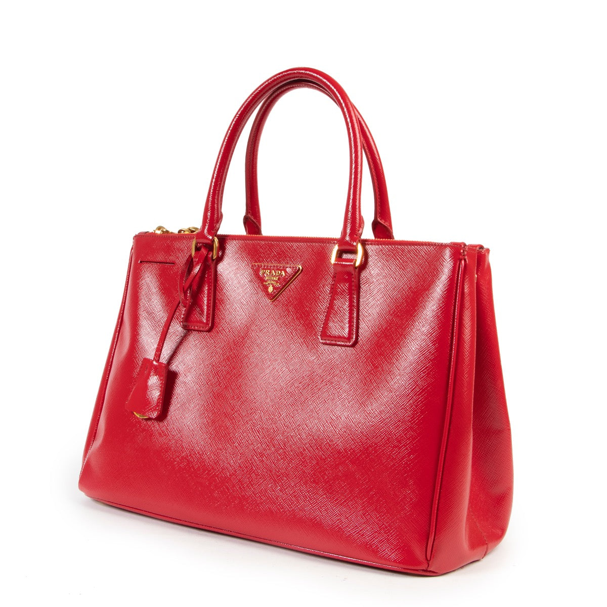 Shop safe online 100% authentic second hand Prada Red Saffiano Patent Leather Galleria Shoulder Bag in very good condition at the right price at Labellov in Antwerp.