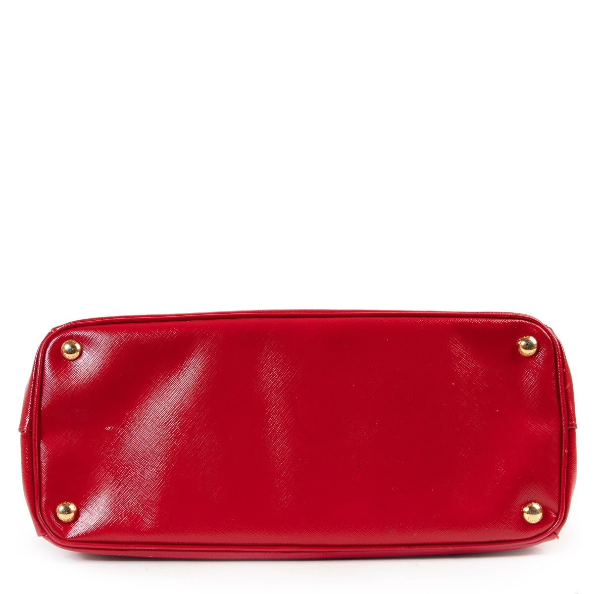 Shop safe online 100% authentic second hand Prada Red Saffiano Patent Leather Galleria Shoulder Bag in very good condition at the right price at Labellov in Antwerp.