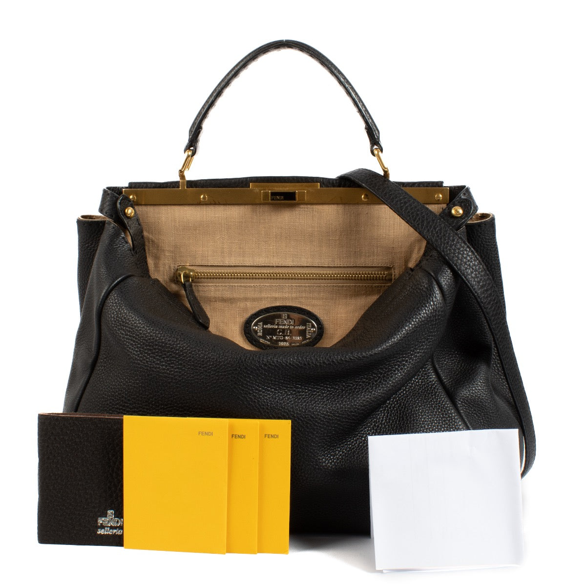 Fendi Black Leather Large Peekaboo Bag aan de beste prijs bij Labellov tweedehands luxe in Antwerpen en Knokke.
