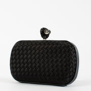 Bottega Veneta Black Woven Clutch aan de beste prijs bij Labellov