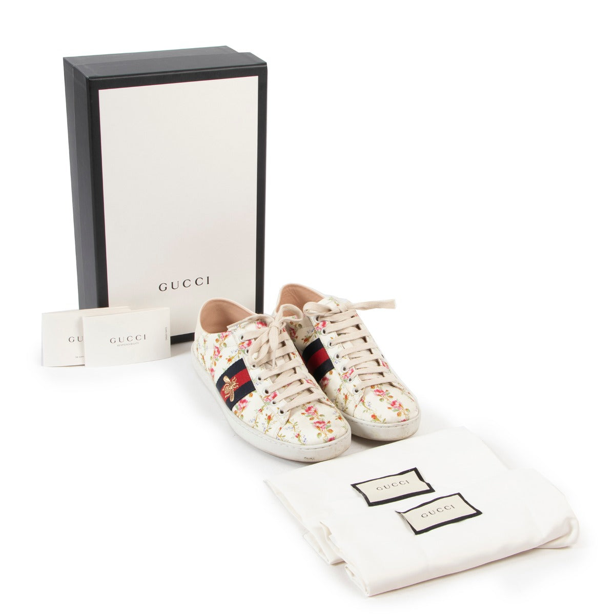 Preloved White sneakers by Gucci in good quality on Labellov luxury designers 2nd hand website