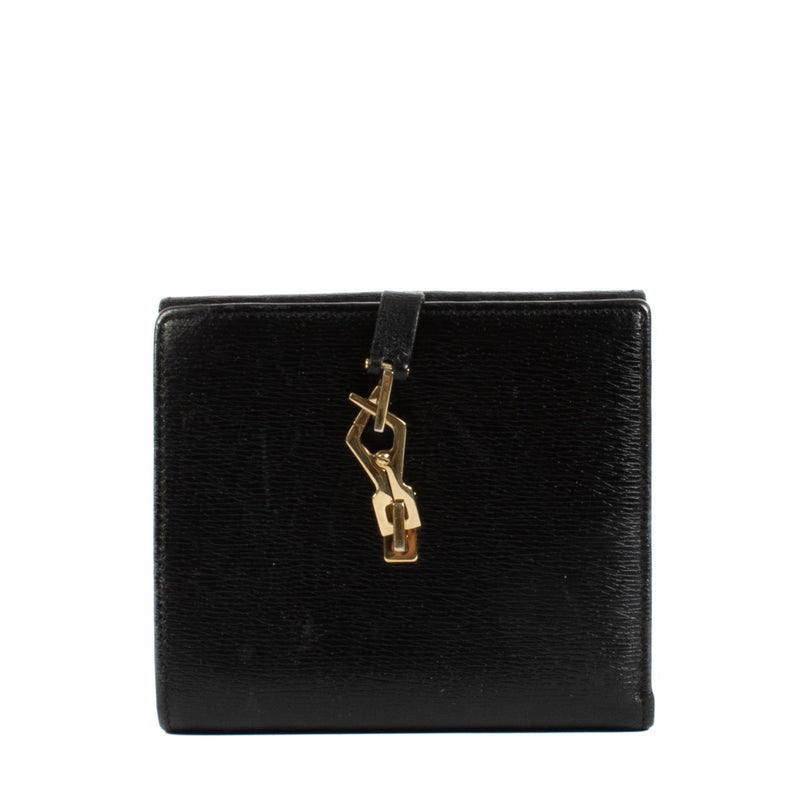 Shop safe online at Labellov in Antwerp, Brussels and Knokke this 100% authentic second hand Gucci Black Leather Jackie Wallet
