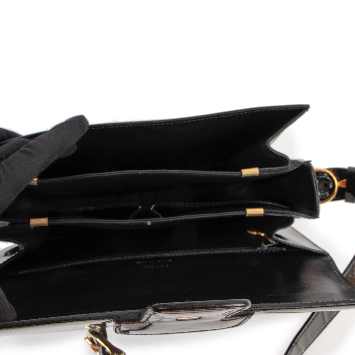 Shop safe online at Labellov in Antwerp this 100% authentic second hand Celine Black Patent Leather Box Bag