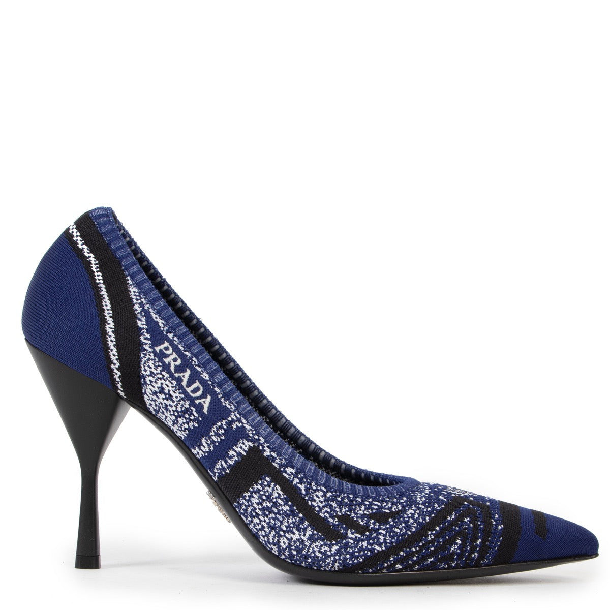Shop safe online 100% authentic second hand Prada Blue Knit Fabric Pointy Toe Pumps - Size 39 in very good, excellent condition at the right price at Labellov in Antwerp.