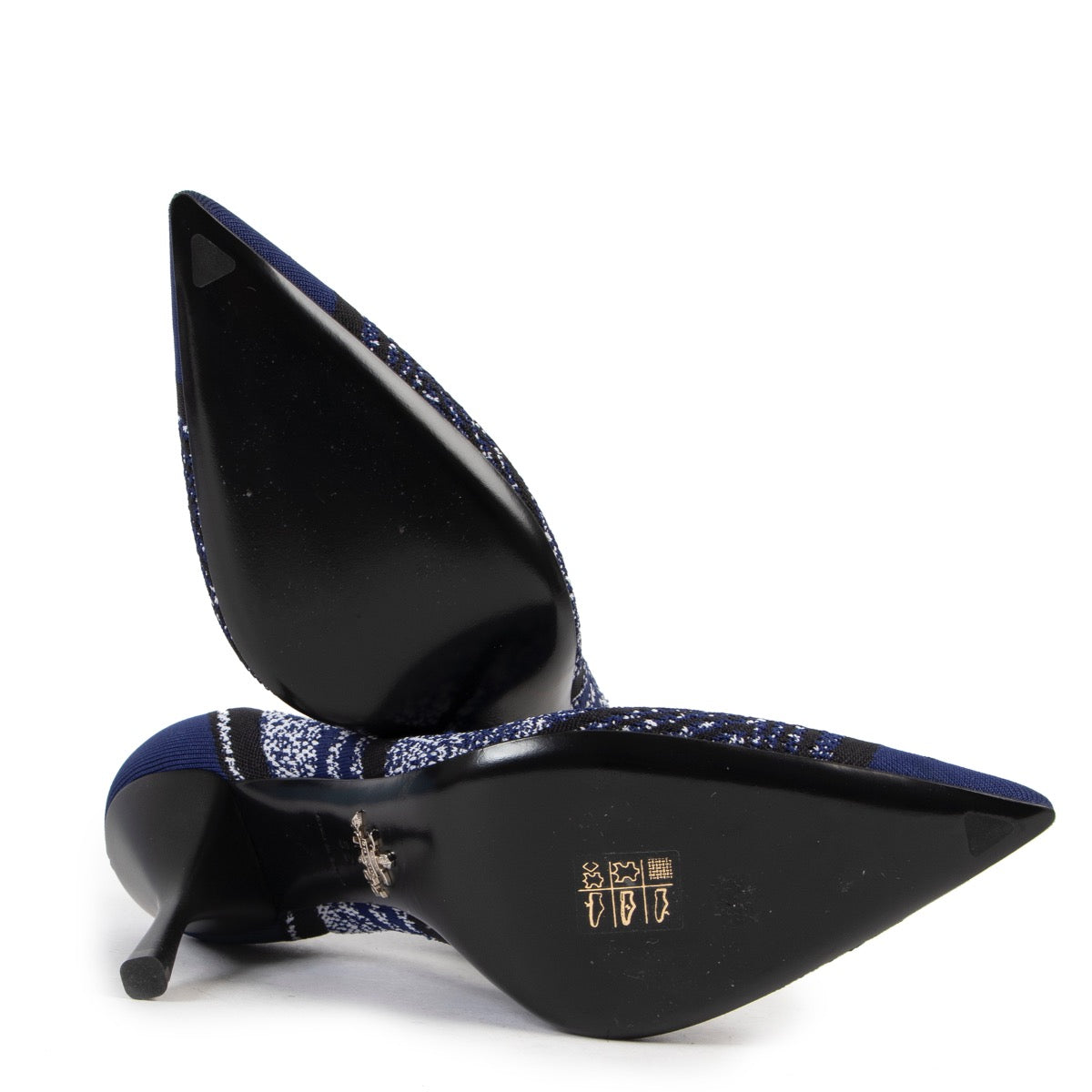Shop safe online 100% authentic second hand Prada Blue Knit Fabric Pointy Toe Pumps - Size 39 in very good, excellent condition at the right price at Labellov in Antwerp.