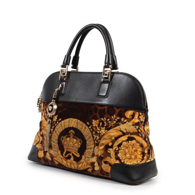 Shop safe online 100% authentic second hand Versace Velours Printed Shoulder Bag in very good condition at the right price at Labellov in Antwerp.