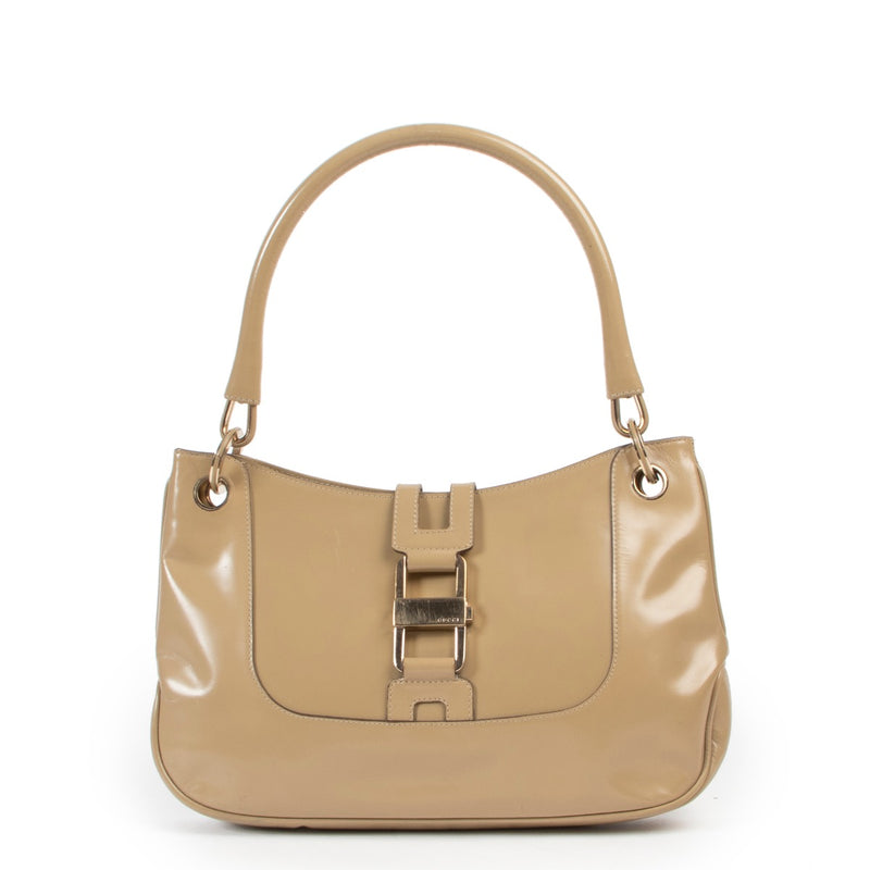Original no fake Gucci Beige Patent Leather Top Handle in good condition on Labellov Luxury vintage site for designer bags