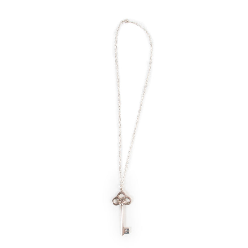 Shop safe online 100% authentic second hand Tiffany & Co Silver Necklace in very good preloved condition at the right price at Labellov in Antwerp.