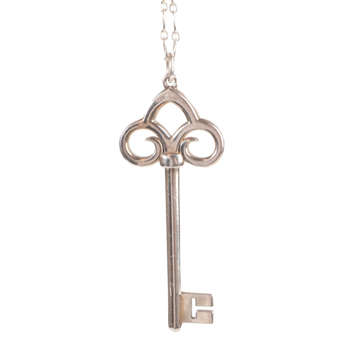 Shop safe online 100% authentic second hand Tiffany & Co Silver Necklace in very good preloved condition at the right price at Labellov in Antwerp.