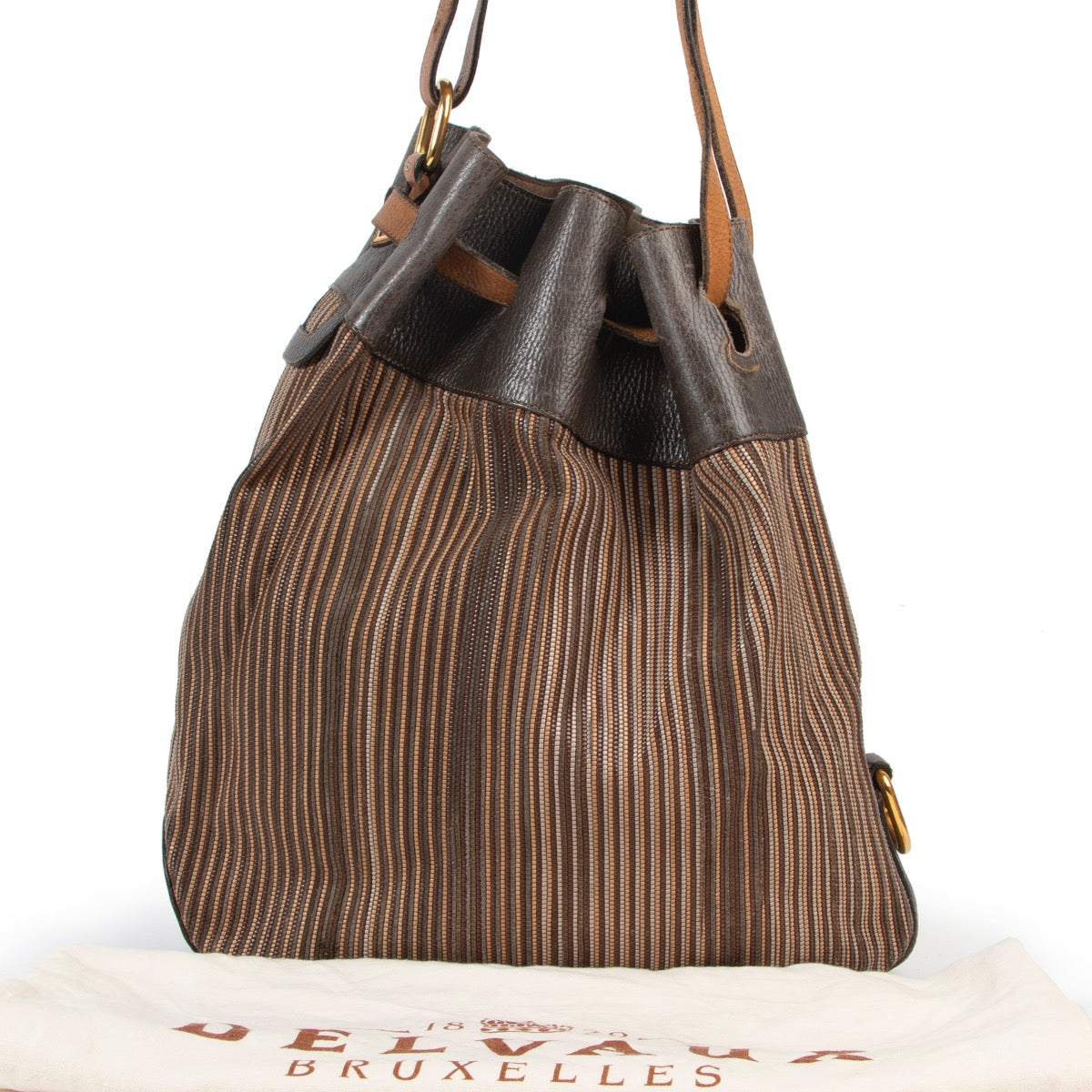 Buy and sell your designer items such as these Delvaux Toile De Cuir Shoulder Bag for a reasonable price at Labellov.