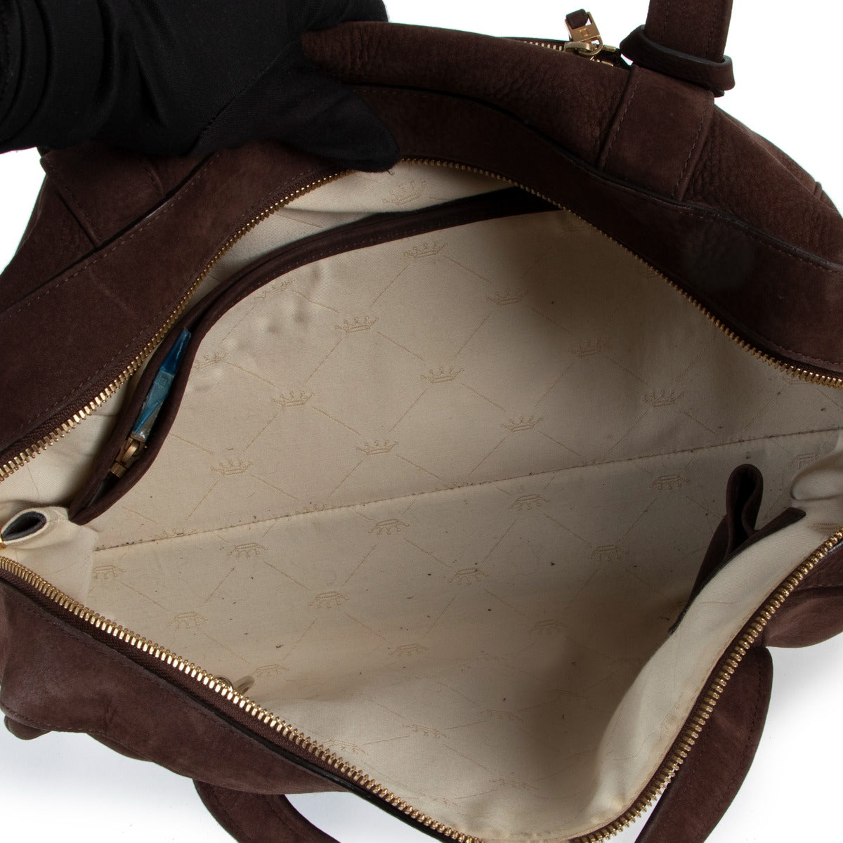 Buy this Delvaux Loft Santiag Chocolat Shoulder Bag for a fair price at Labellov online or in store. Buy and sell your designer items at Labellov Luxury