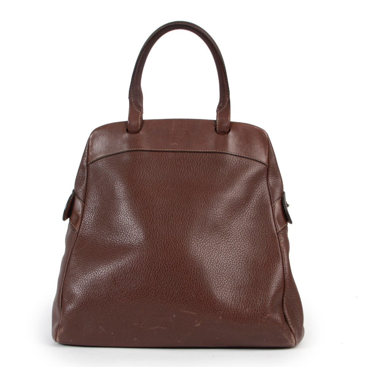 This Deux De Delvaux Brown Top handle is available at Labellov in Antwerp online or in store for a reasonable price. Bring your designer items and resell them