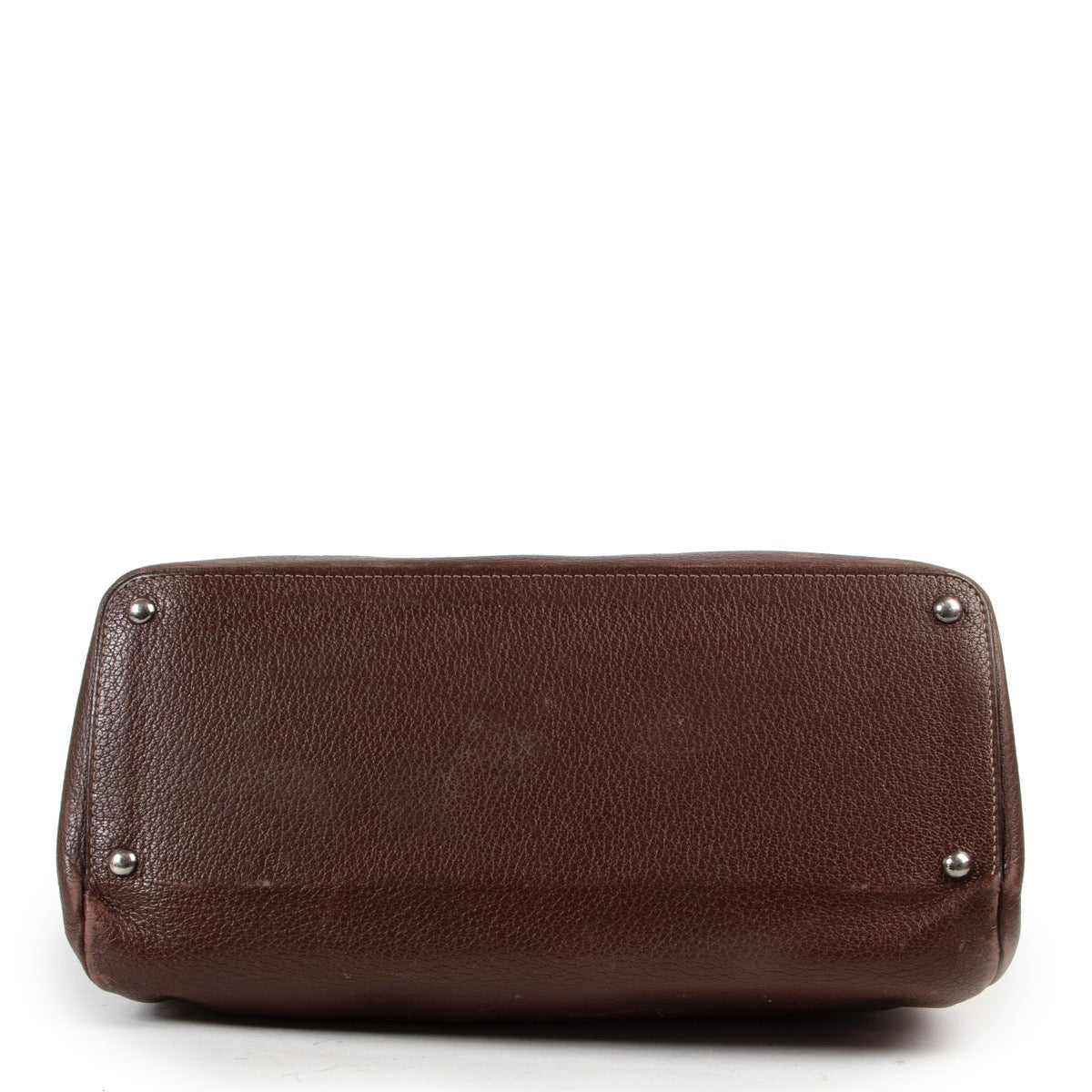 This Deux De Delvaux Brown Top handle is available at Labellov in Antwerp online or in store for a reasonable price. Bring your designer items and resell them