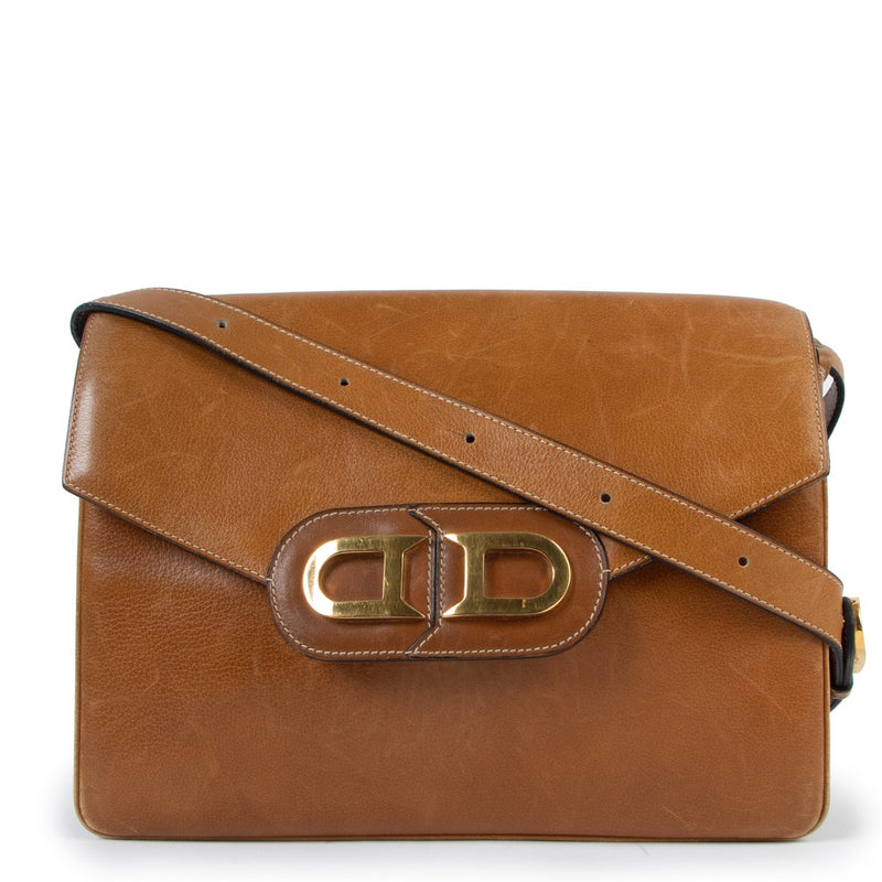 Buy online an authentic second hand Delvaux Cognac Leather Shoulder Bag in preloved condition at Labellov in Antwerp.